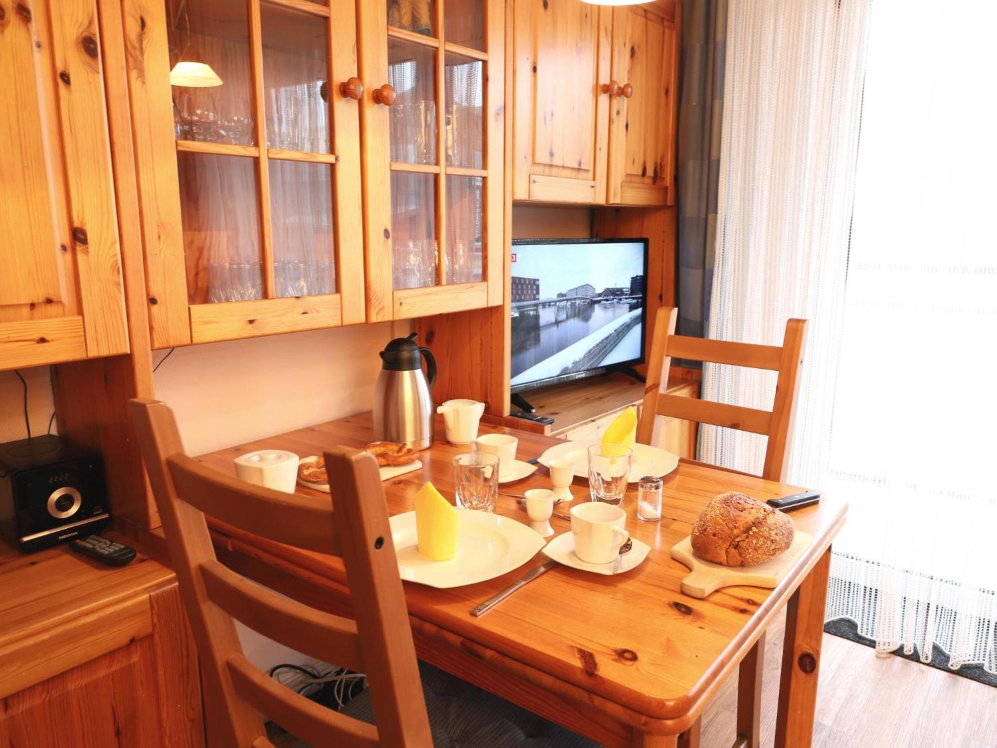 Freundliches 2-zimmer-appartement Mit Kieferneinrichtung Und Einem Balkon. Apartment *