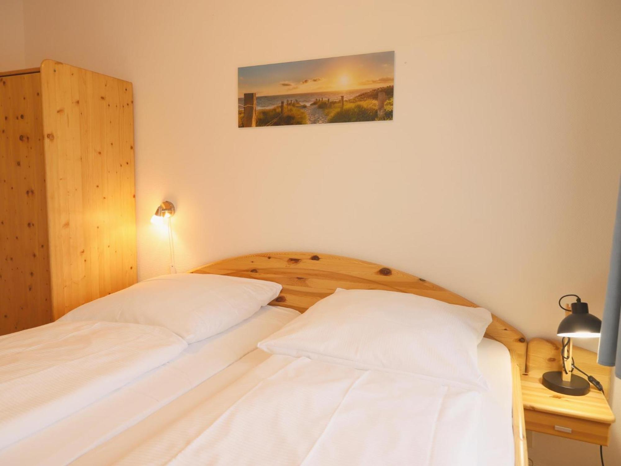 Freundliches 2-zimmer-appartement Mit Kieferneinrichtung Und Einem Balkon. Apartment Westerland