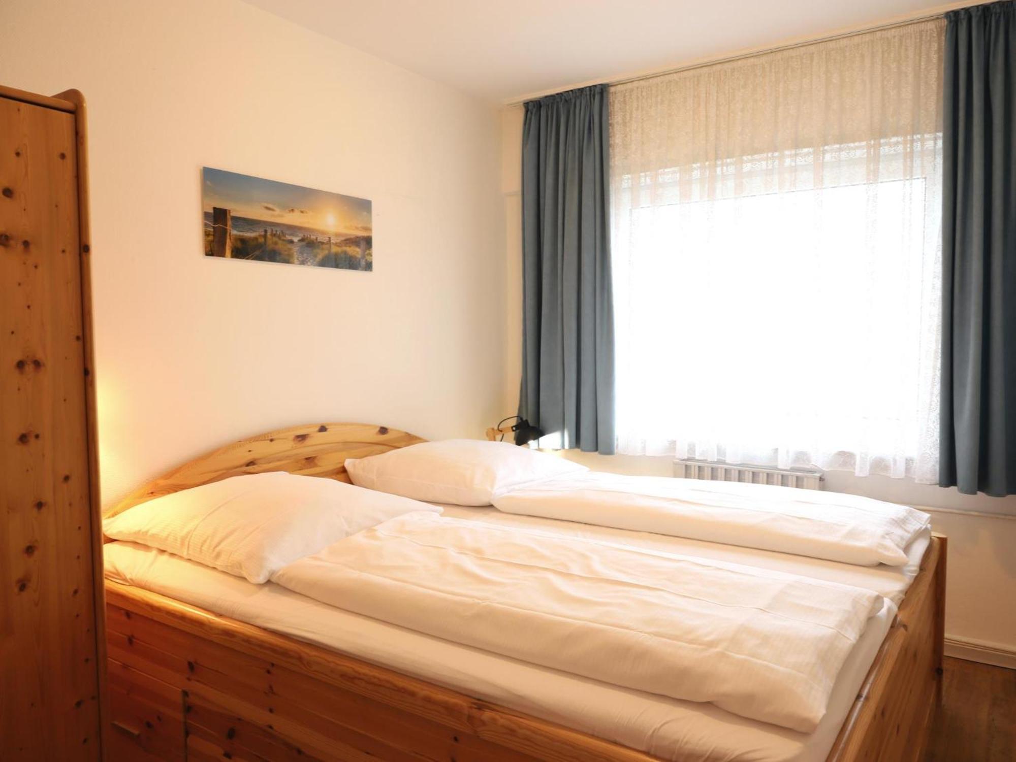 Freundliches 2-zimmer-appartement Mit Kieferneinrichtung Und Einem Balkon. * Westerland