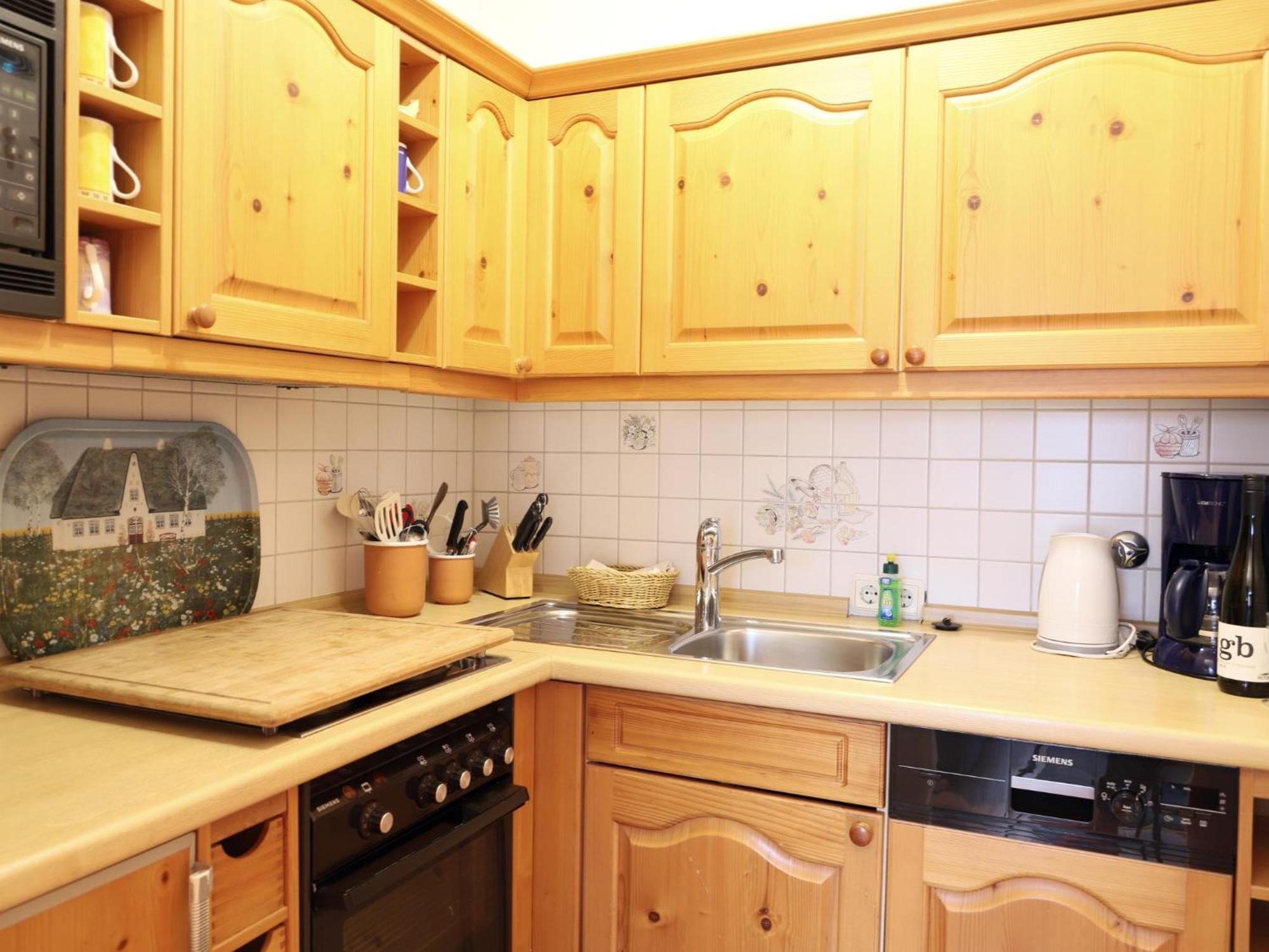 Freundliches 2-zimmer-appartement Mit Kieferneinrichtung Und Einem Balkon. Apartment