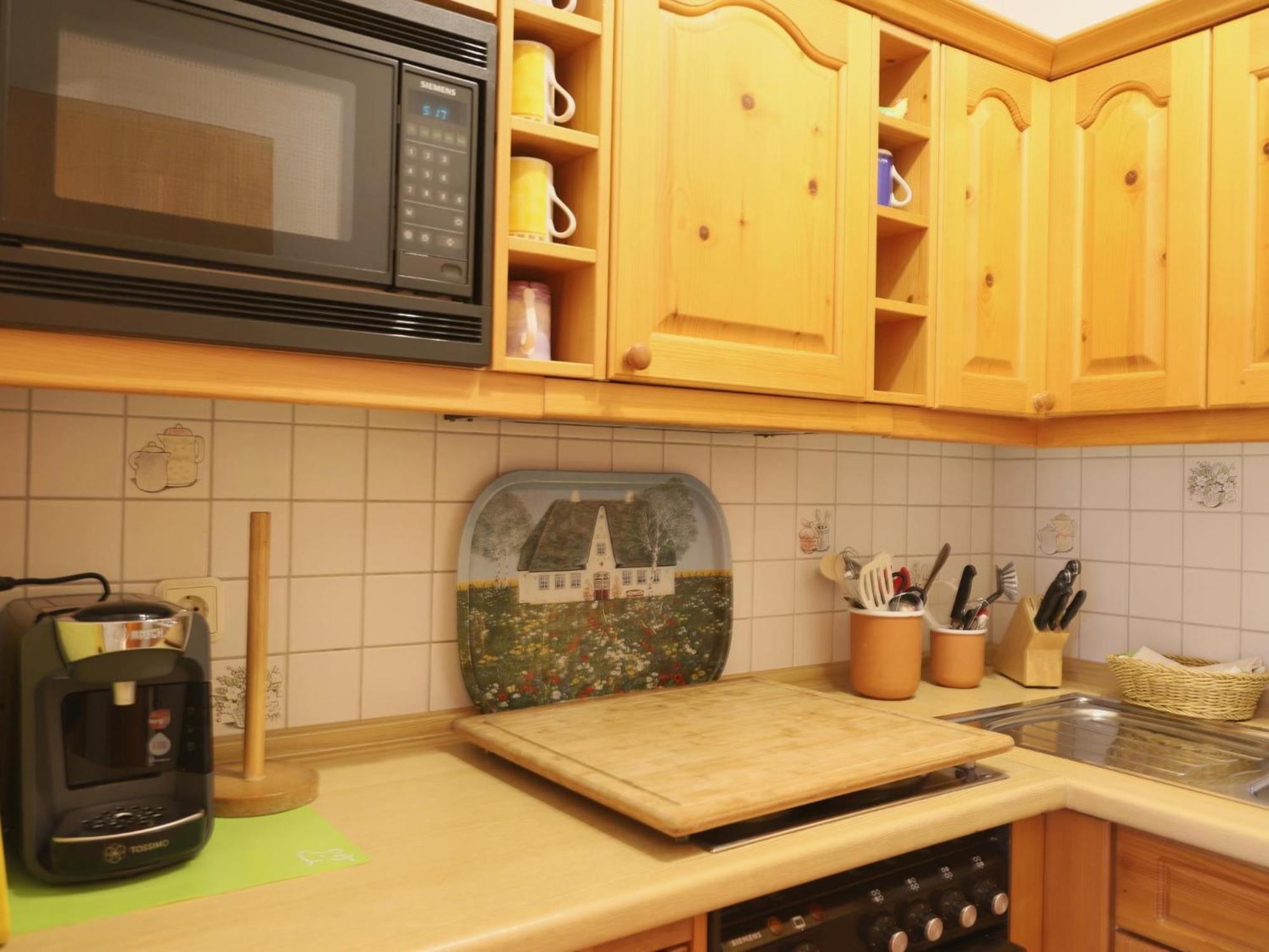 Freundliches 2-zimmer-appartement Mit Kieferneinrichtung Und Einem Balkon. *