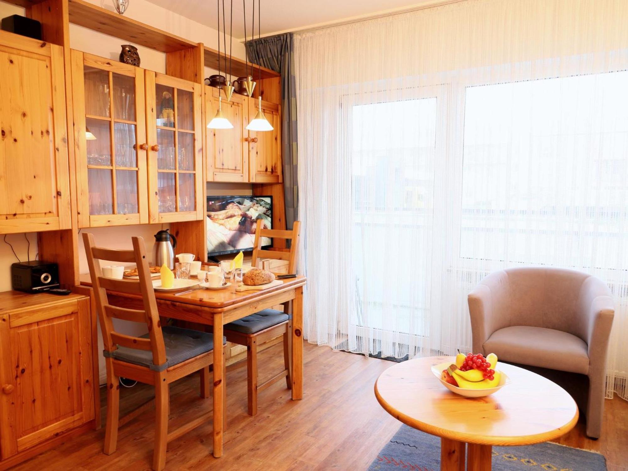 Freundliches 2-zimmer-appartement Mit Kieferneinrichtung Und Einem Balkon. Apartment *